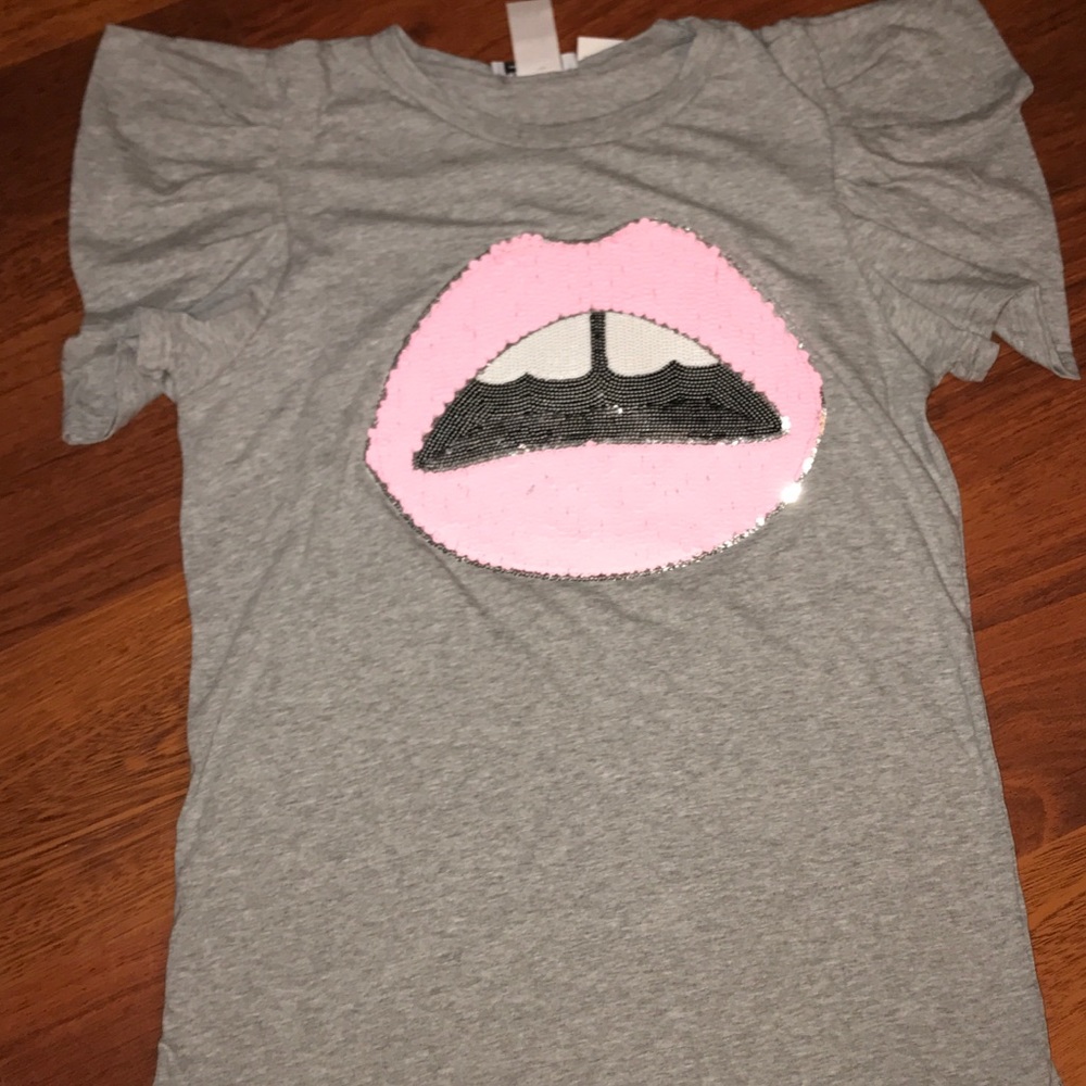 Lips top with shoulder detail